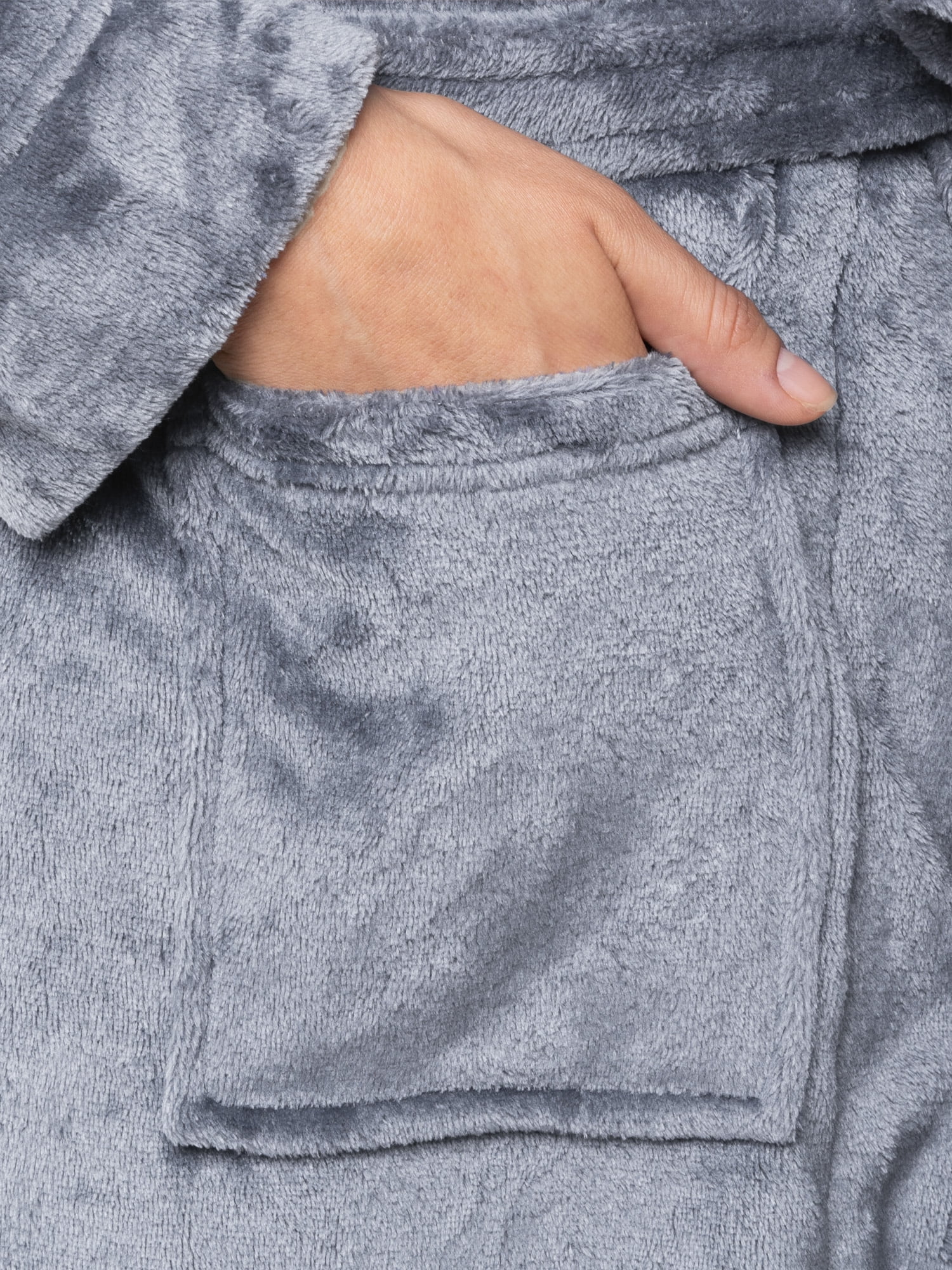 Fruit of the Loom Women's Beyond Soft Fleece Robe, Sizes XS/S-4X