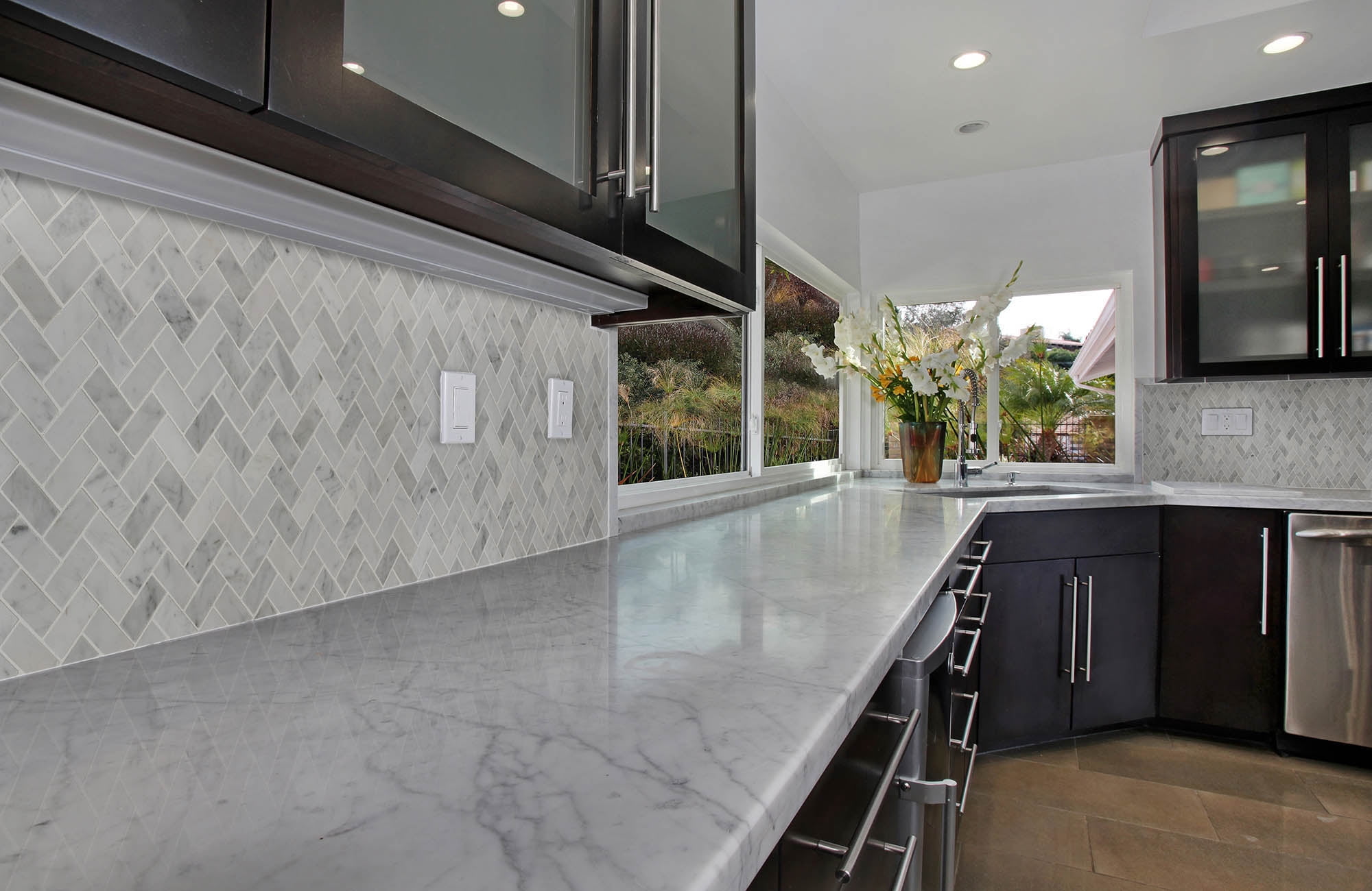 MSI Carrara White 1 X 2 Herringbone Honed Marble Mosaic Tile