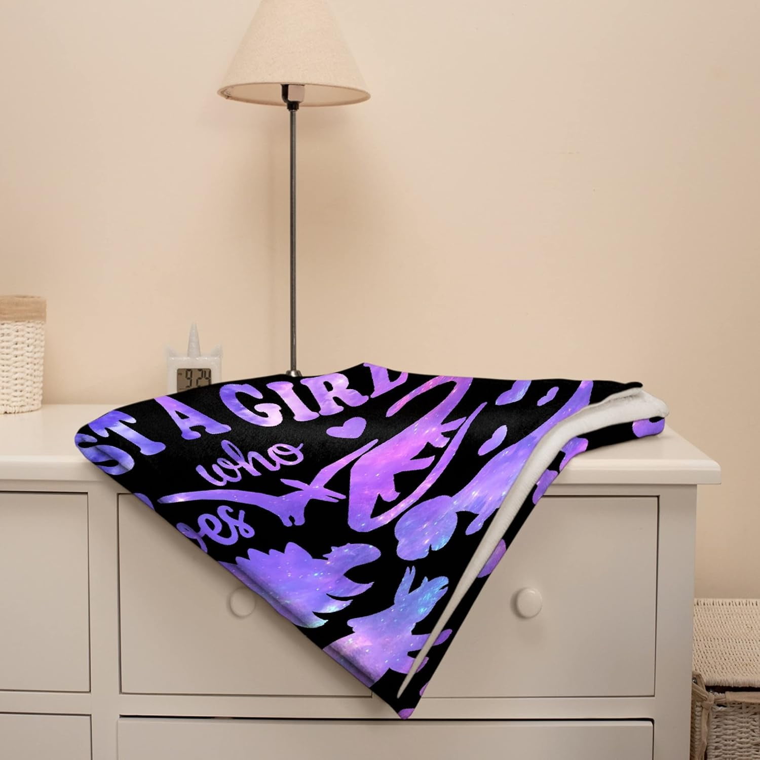 Dinosaur Blanket Gift for Women Kid Plush Just A Girl Who Loves Dinosaurs Soft Throw Dino Comfy Sheet Jurassic Animal Lovers Fans Gifts Lightweight Flannel Blankets for Couch Chair