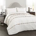 thumbnail image 1 of Juego de 3 piezas de edredón blanco con borlas Boho Full / Queen Lush Decor 16T002478, 1 of 2