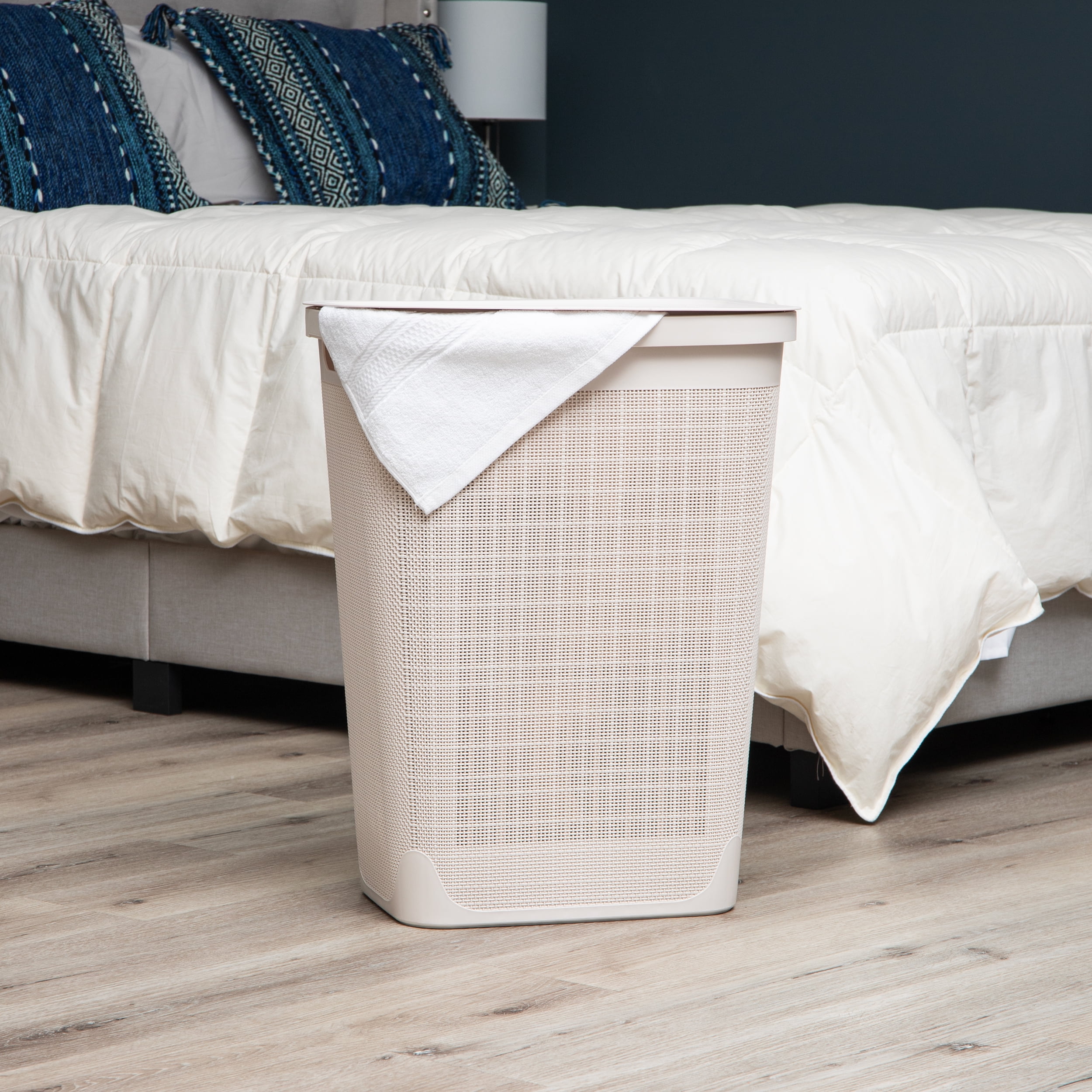 Mind Reader 60L Slim Laundry Hamper, Clothes Basket, Lid, Linen Design, Plastic, Ivory