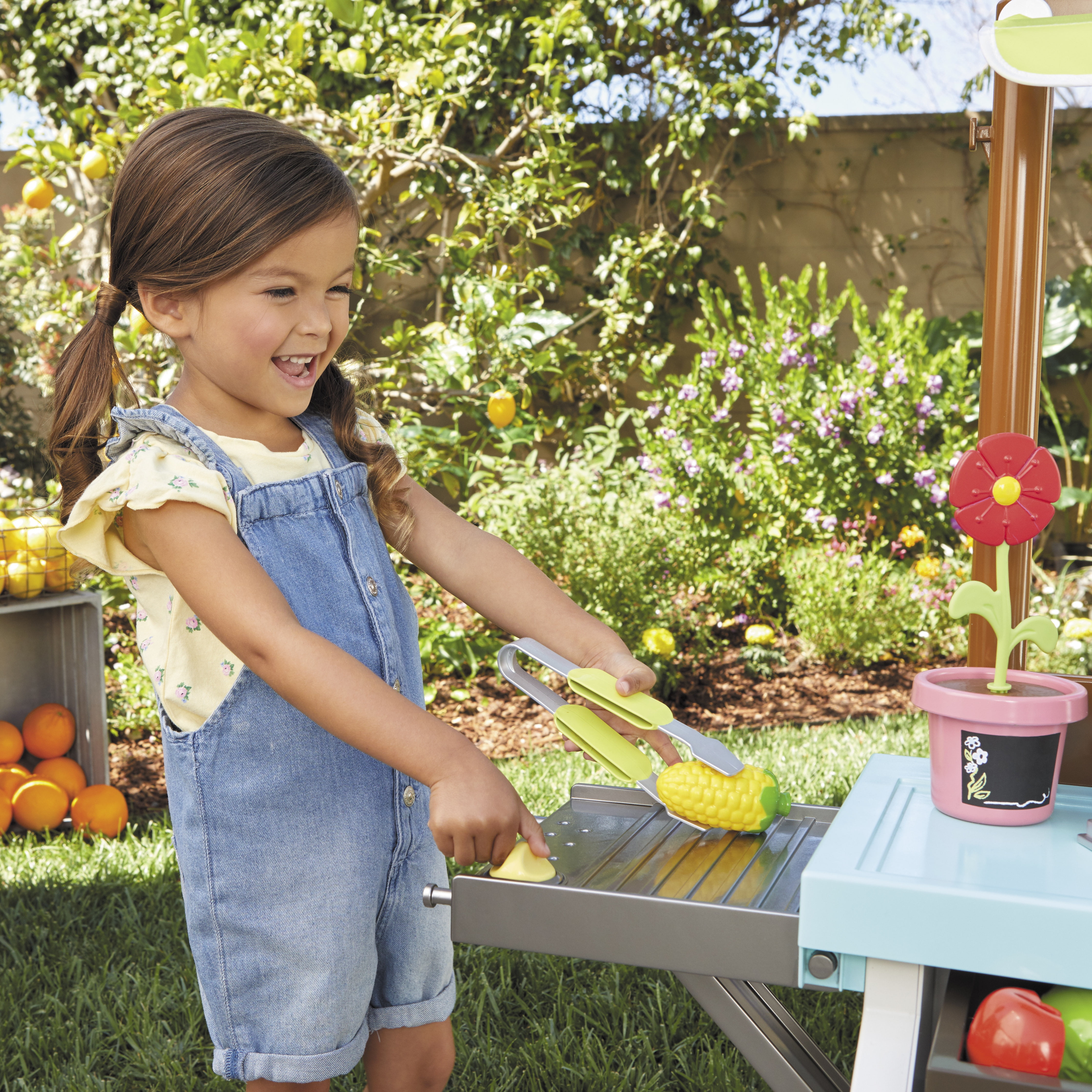 The little tikes garden table hot sale play set