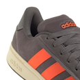 thumbnail image 4 of Zapatos Adidas Grand Court Alpha para hombre, color carbón/naranja, talla 7, 4 of 4