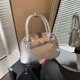thumbnail image 2 of Bolso de concha popular para mujer, nuevo estilo 2025, bolso de bolos retro, bolso bandolera informal de mano, bolso pequeño para ir al trabajo., 2 of 4