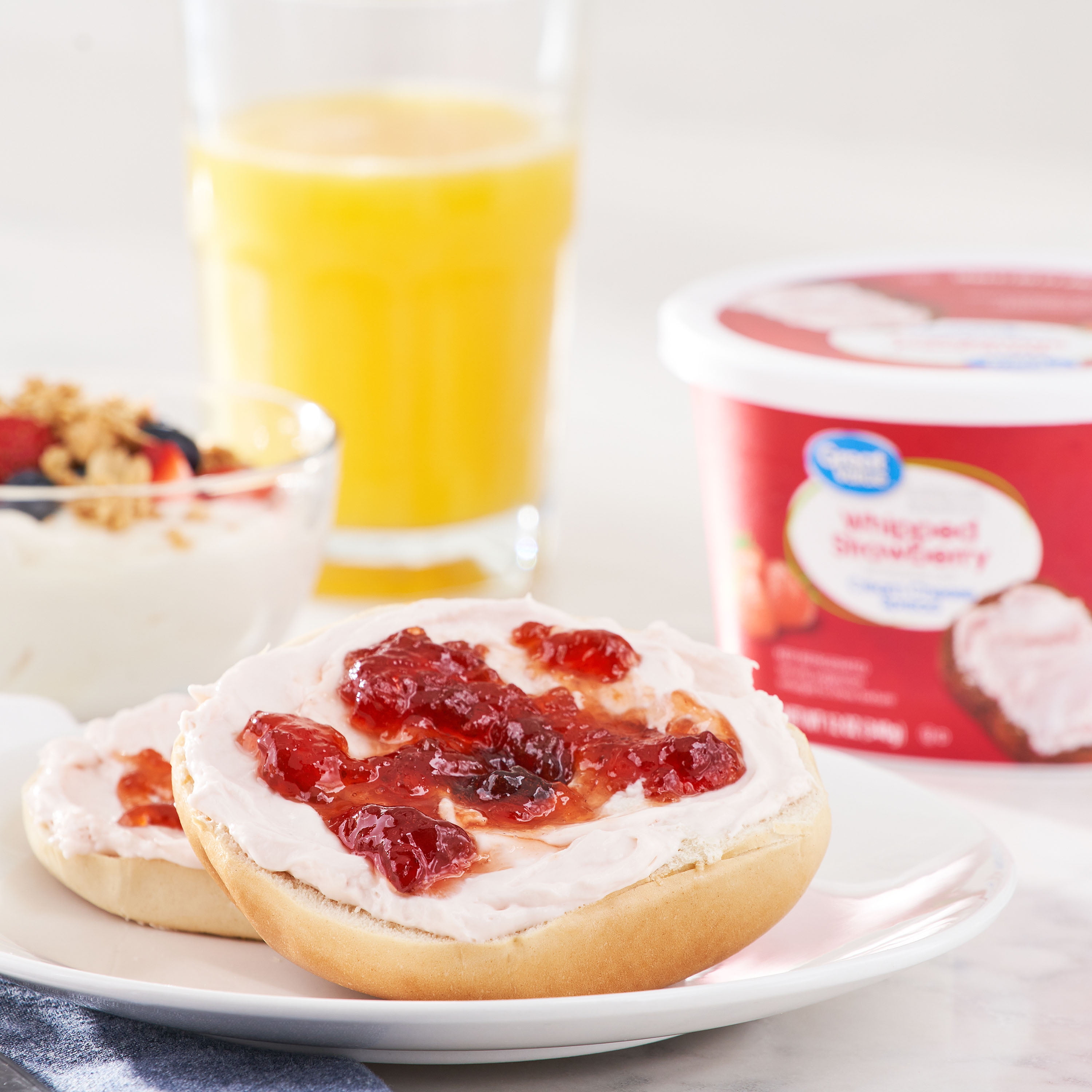 Great Value Whipped Strawberry Cream Cheese Spread, 12 oz Tub (Refrigerated)
