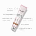 thumbnail image 4 of Autobronceador facial Loving Tan Deluxe Dark, 50 ml, libre de estrías, 4 of 8