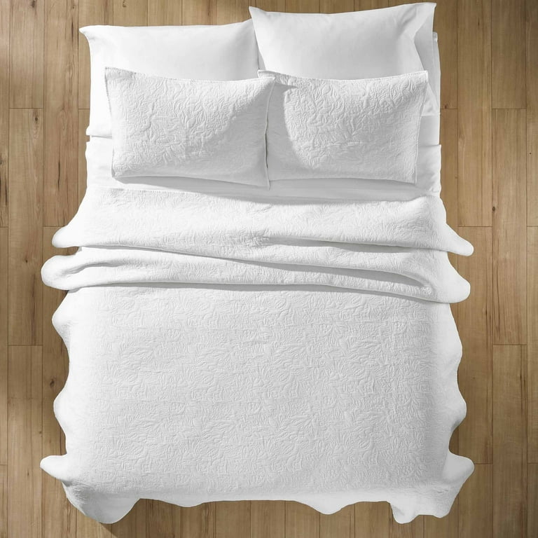 Better Homes & Gardens Paisley Matelasse Quilt, White, Full Better Homes & Gardens Paisley Matelasse Quilt, White, Full