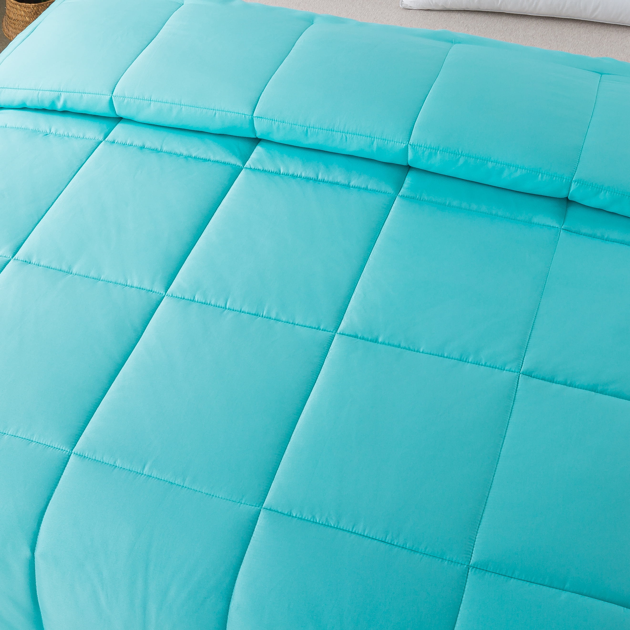Mainstays Solid Teal Hypoallergenic Down Alternative Comforter, King