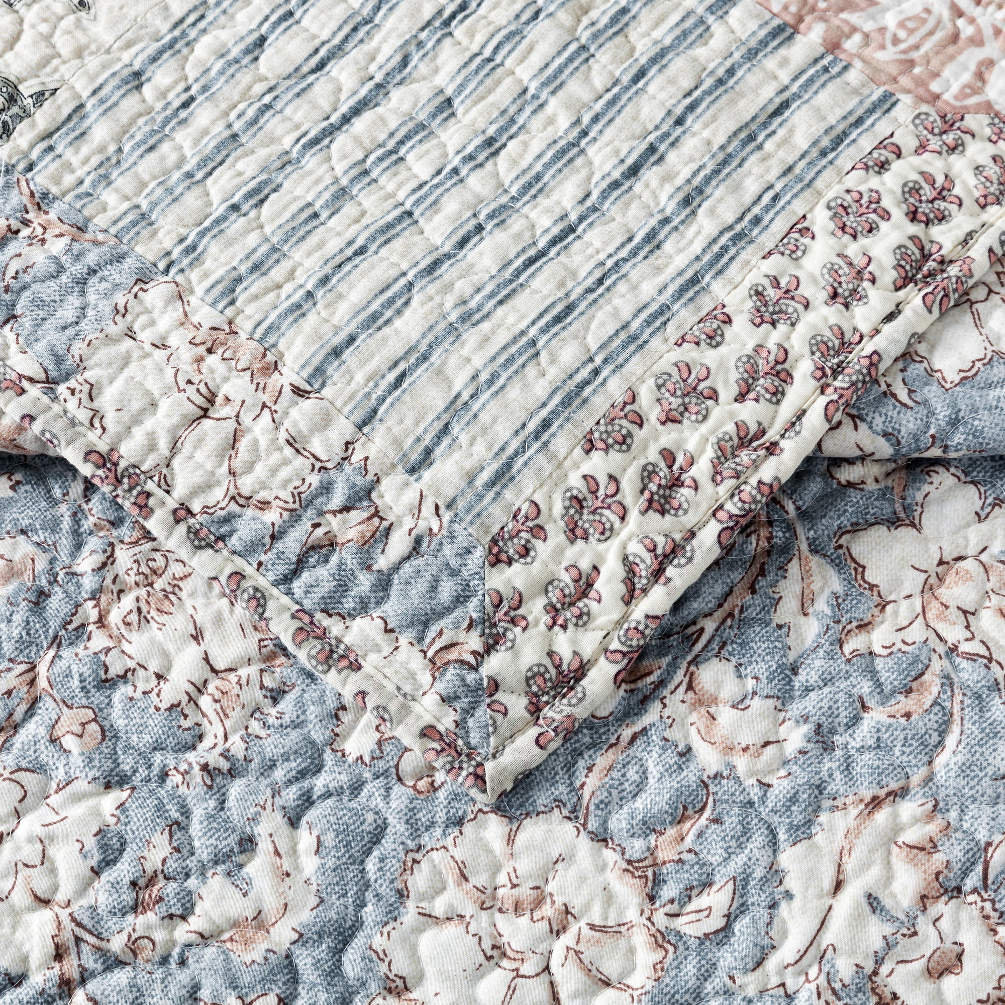 Mary Jane Farm Provencal Rose Blush 3-Piece Quilt Set, Full/Queen