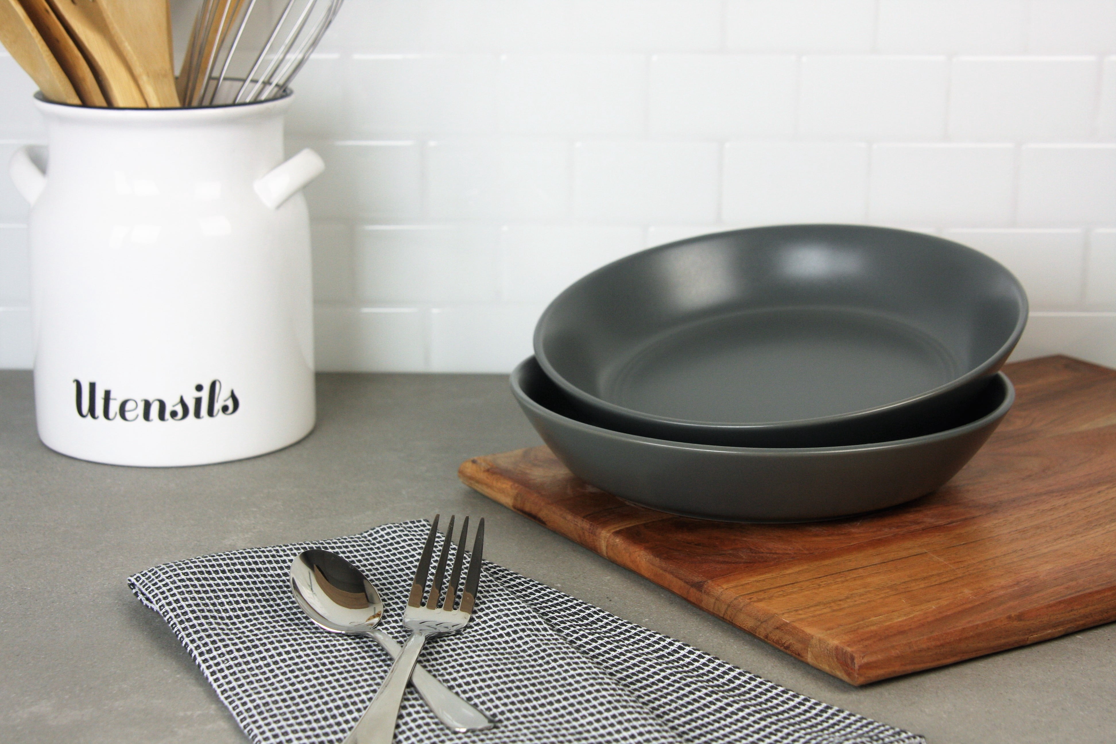 10 Strawberry Street Double Line 9.5"/36 oz Round Dinner Bowl, Set of 2, Matte Gray