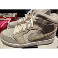 thumbnail image 4 of Ni - ke Ni - ke Air Jordan 1 Mid SE Particle Grey DO7139-002 Women's 12 Men's 10.5, 4 of 5