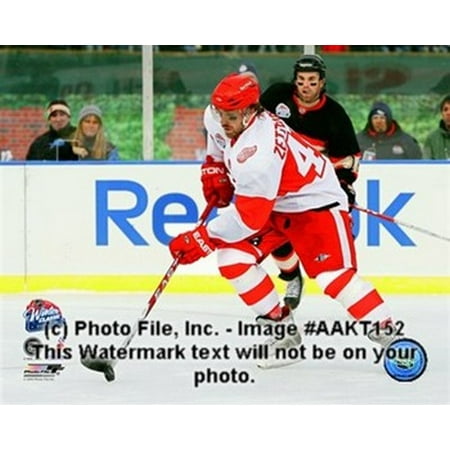 Henrik Zetterberg 2008-09 NHL Winter Classic Action Sports Photo