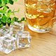 thumbnail image 4 of Cubitos de hielo de plástico para bebidas - Pack de 6 hielos falsos realistas para enfriar y exhibir vino - Cubos de acrílico de 1x1x0,8 pulgadas, 4 of 5