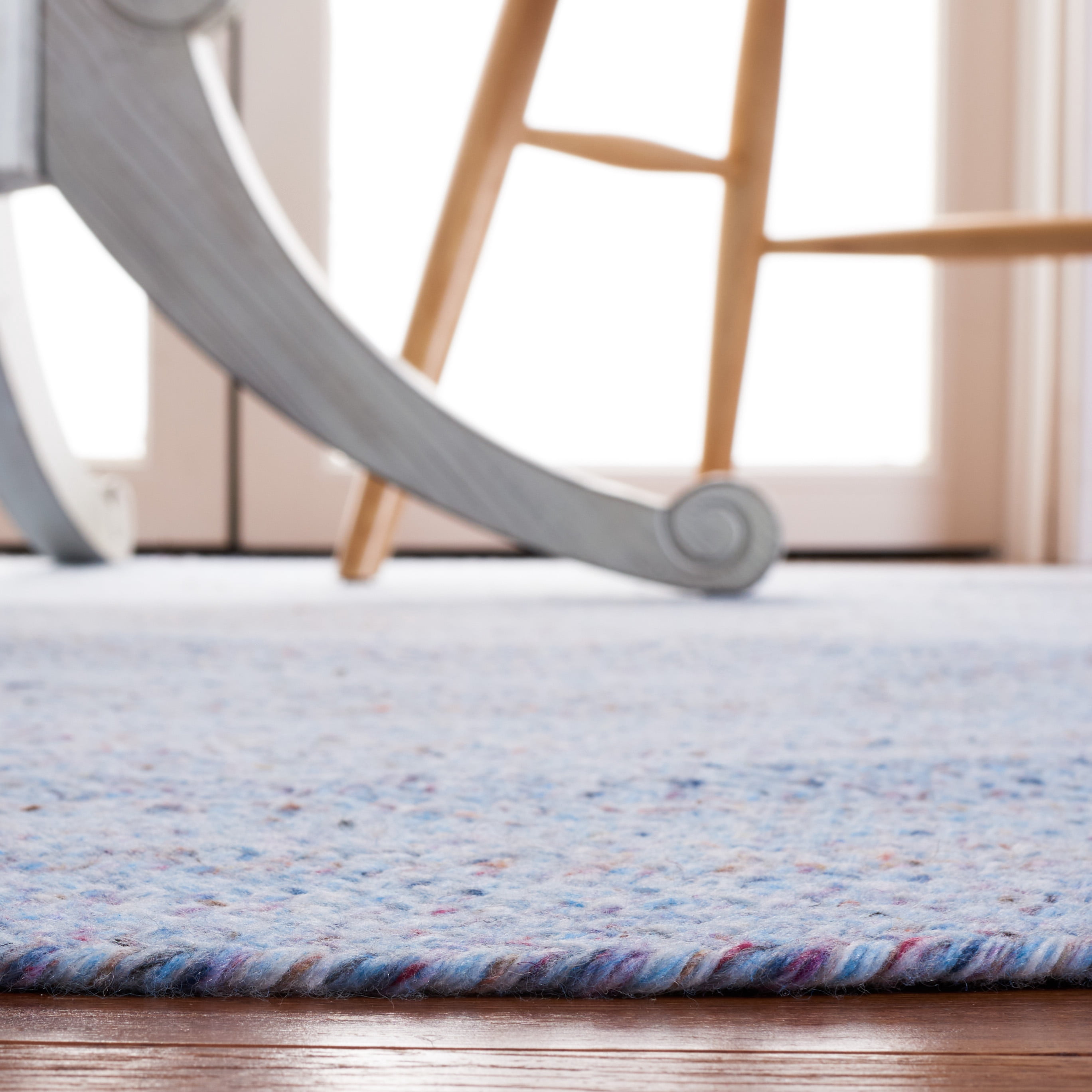 SAFAVIEH Braided Lyla Solid Polyester Reversible Area Rug, Light Blue/Red, 3' x 3' Round