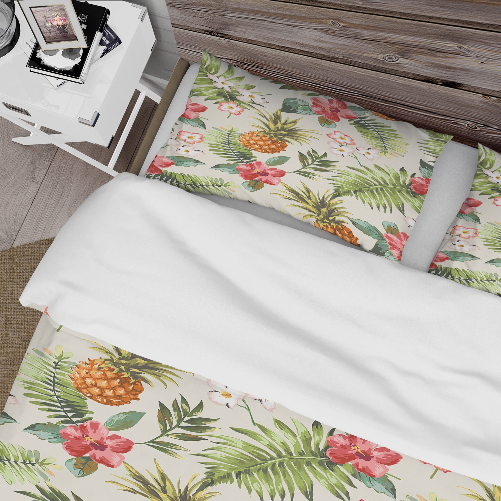 Designart 'Vintage Pineapple with Tropical Flowers' Floral Duvet Cover Set