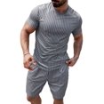 thumbnail image 1 of Hombres Playera Y Pantalones Cortos Con Estampado De Rayas, 1 of 8