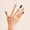 thumbnail image 1 of Gold Finger Gel Glam Press On Design Kit de uñas Diseño artístico negro y dorado Manicura sin esmalte Longitud larga (GD16) Mini pegamento resistente y duradero incluido, 1 of 5