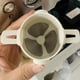 thumbnail image 3 of Gotero plegable 1-2 tazas Soporte de té  inoxidable en caja blanca Gloria Verter sobre cafetería, 3 of 8