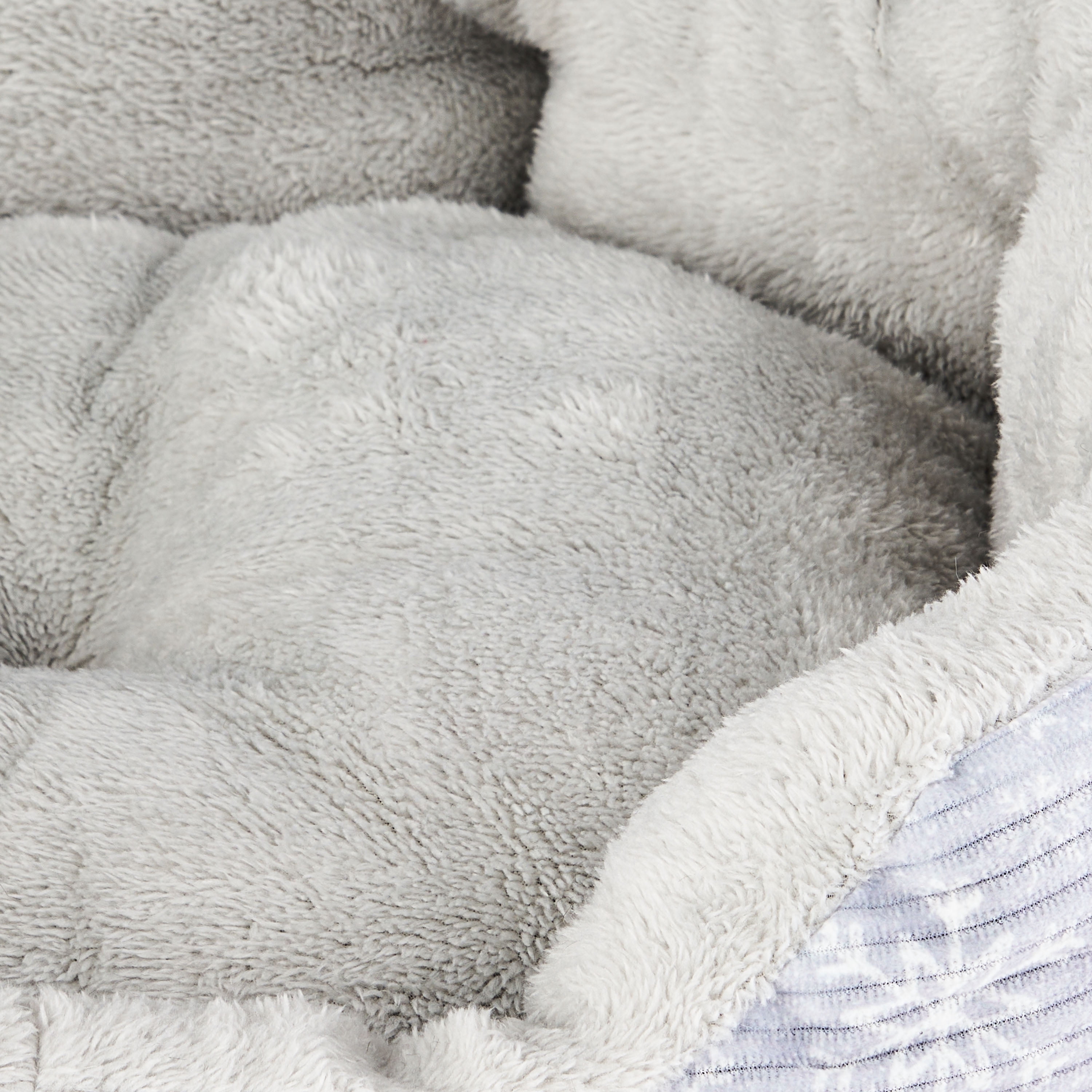 Vibrant Life Small Cuddler Pet Bed, Snowflake