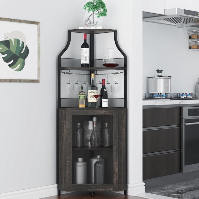 estilo rural-style oak gray five-tier bar gabinete para de esquina almacenamiento con adjustable estantes y glass holder in dining room gabinete de esquina de cinco niveles con robusto metal marco y estantes MDF gruesos en acabado roble gris; huella compacta 18.5" x 17.7" x 60.7", soporte para copas extraíble bajo el segundo estante, compartimento inferior con puerta de vidrio para botellas; adecuado para ahorro de espacio y para guardar cristalería o decorar espacios pequeños.