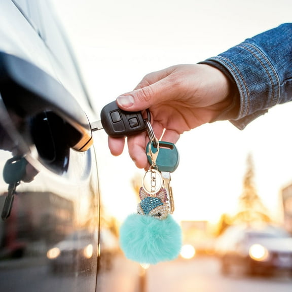 TAILTOSS 1Pcs Aesthetic Fuzzy Ball Key Chains Ladies Polishing Plating Purse Jewelry