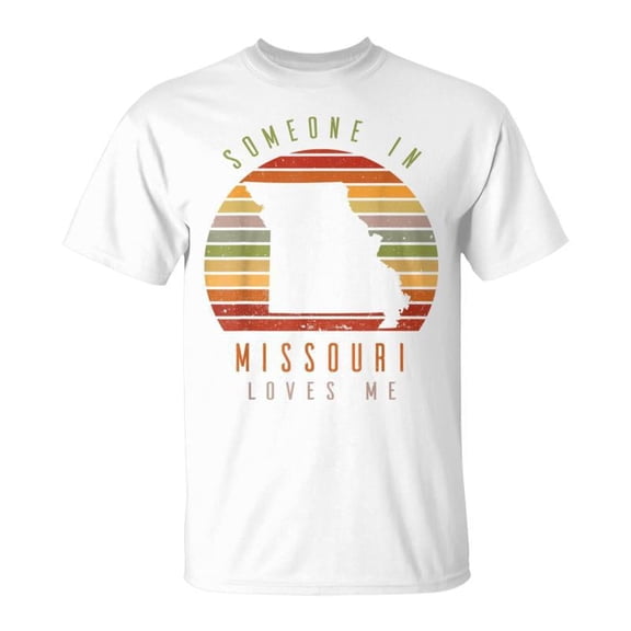 Someone In Missouri Loves Me Retro Sunset Graphic T-Shirt - Vintage Style Missouri State Map Silhouette Tee - Unisex Short Sleeve Souvenir Apparel - Funny Travel Gift Top