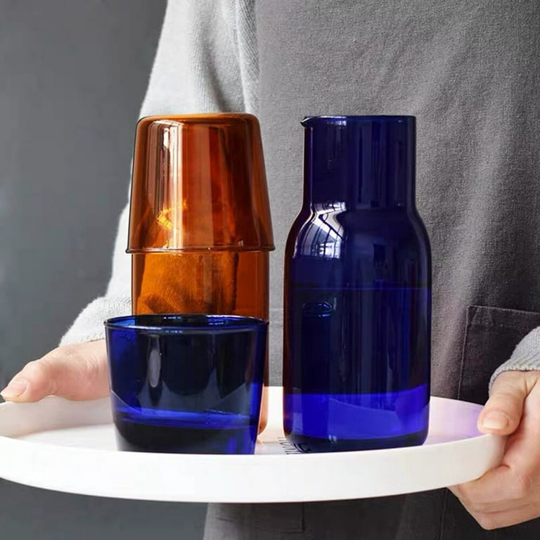 Carafe made of high-quality glass (20 oz)