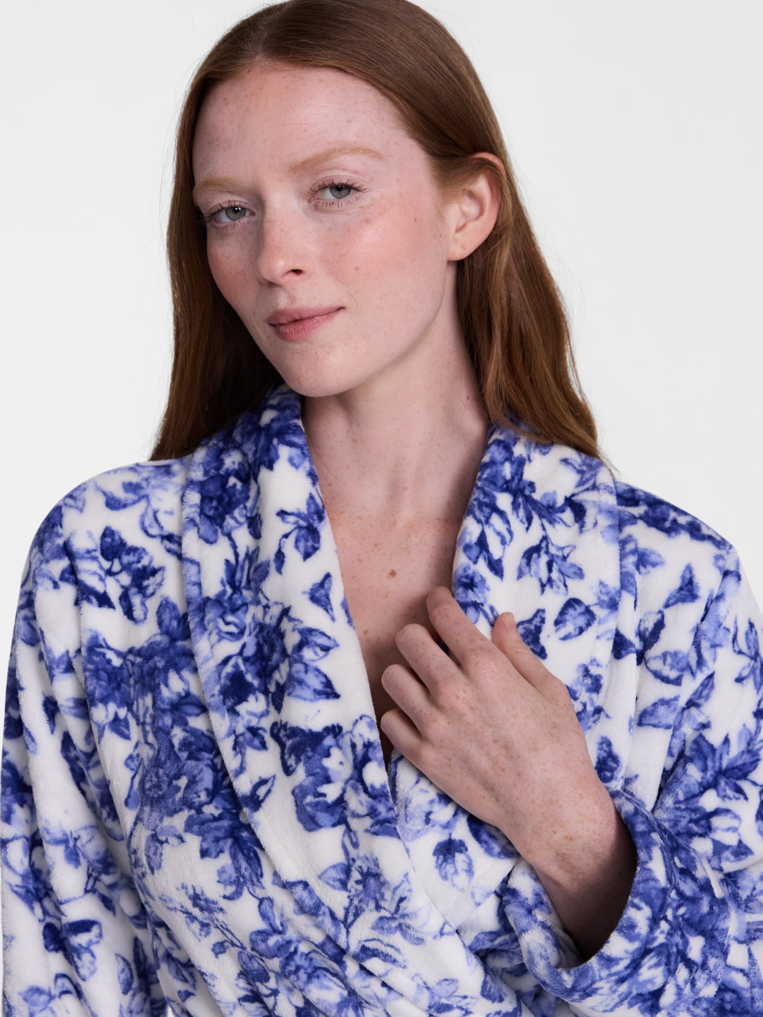 Joyspun Women's Plush Robe, Sizes S to 3X