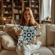 thumbnail image 5 of Funda de almohada floral bordada | Funda de cojín decorativa para sofá, sillón o sala de estar | Funda de almohada de lino con cremallera invisible, 5 of 6