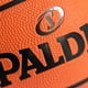 thumbnail image 4 of Balón de baloncesto Spalding Varsity TF-150 para exterior 28.5", 4 of 6