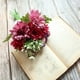 thumbnail image 4 of Ramo de flores artificiales, centro de mesa de flores de simulación, decoración floral de boda, ramo falso, rosa roja sidaley HA7156-02B, 4 of 6
