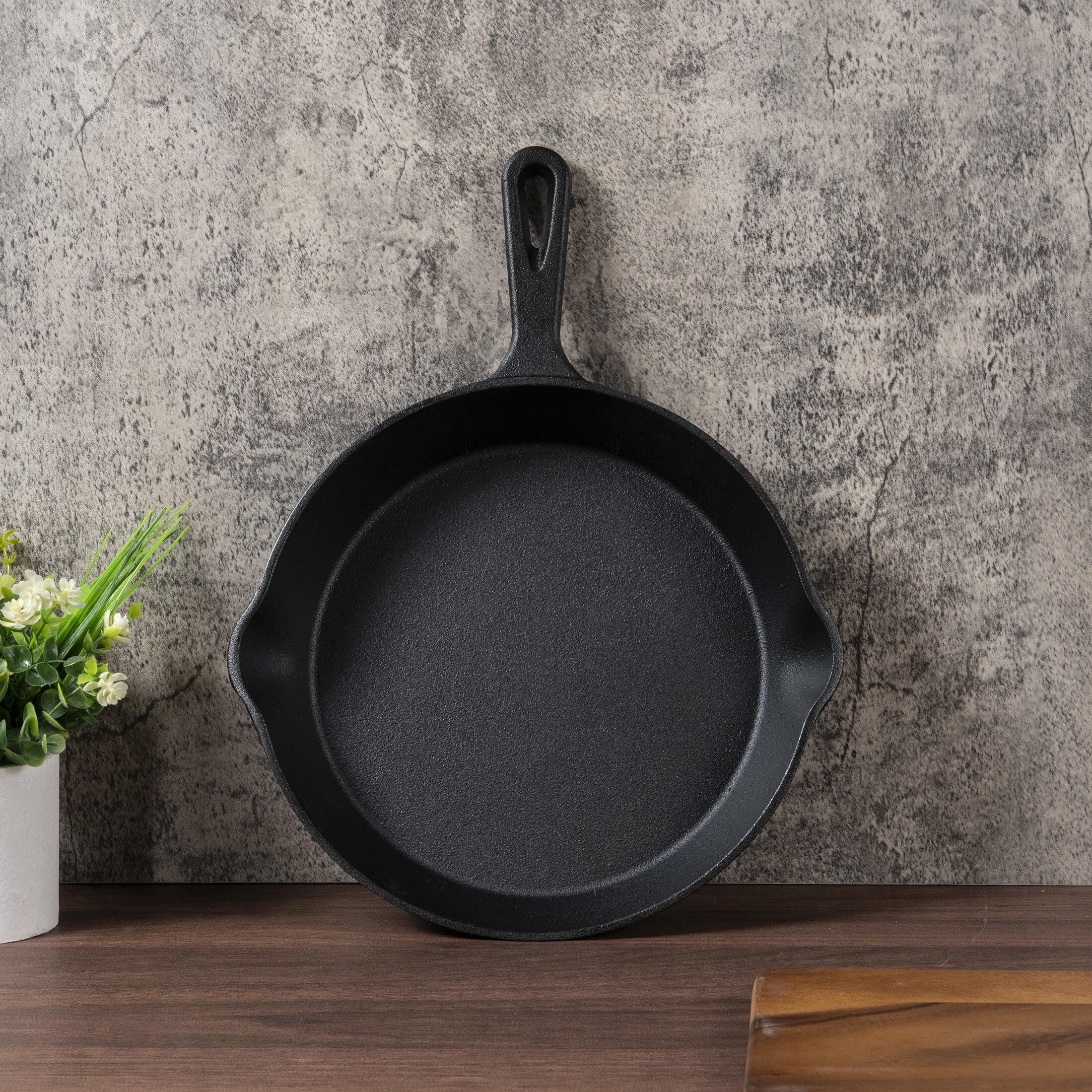 Mainstays 10.5 in Pre-Seasoned Cast Iron Skillet, Black