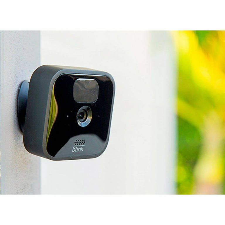 Blink_Outdoor Whole Home Bundle, 1 Floodlight Mount, 3 Outdoor & 1 Indoor  Cameras, Video Doorbell + VIECAM 32GB USB Drive & Cleaning Cloth 
