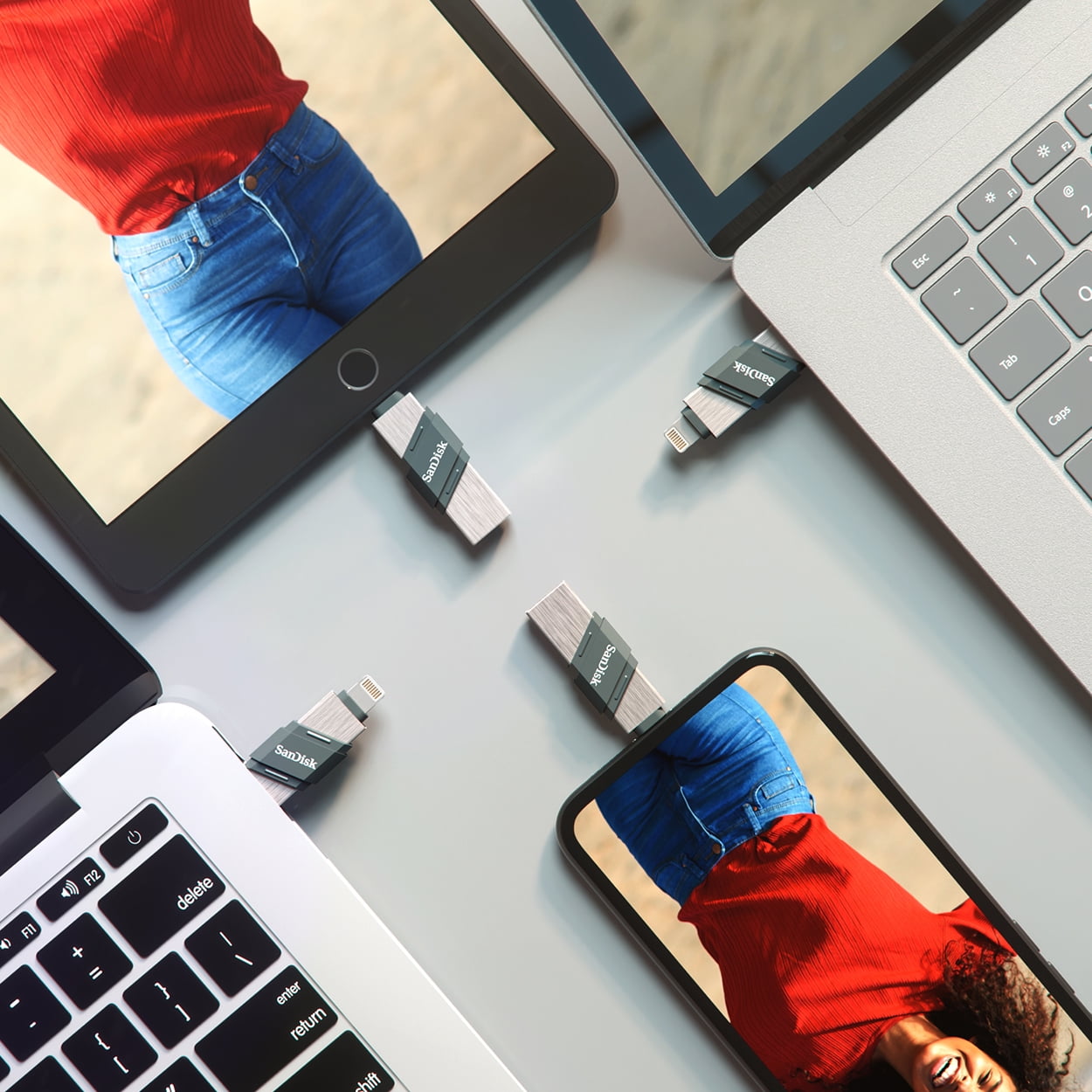 SanDisk 64GB iXpand™ USB Dual Flash Drive Flip for Photos