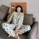 thumbnail image 3 of Pijamas navideños de crayón Shin-Chan de Anime japonés Y2K, pantalones dulces para niña, conjunto de ropa de descanso de algodón a rayas a la moda de manga larga para mujer, 3 of 4