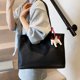 thumbnail image 2 of Bolso de mano sencillo y moderno de alta capacidad para mujer, primavera y verano 2025, nuevo bolso de hombro bajo el brazo de estilo coreano de moda., 2 of 5
