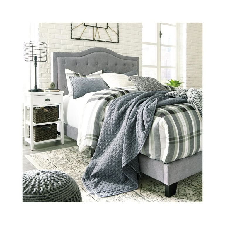 Signature Design by Ashley Jerary Queen Upholstered Tufted Bed