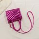 thumbnail image 4 of Bolso de mano para mujer, de piel sintética, acolchado, informal, para mujer, para niñas (rojo rosa), 4 of 8