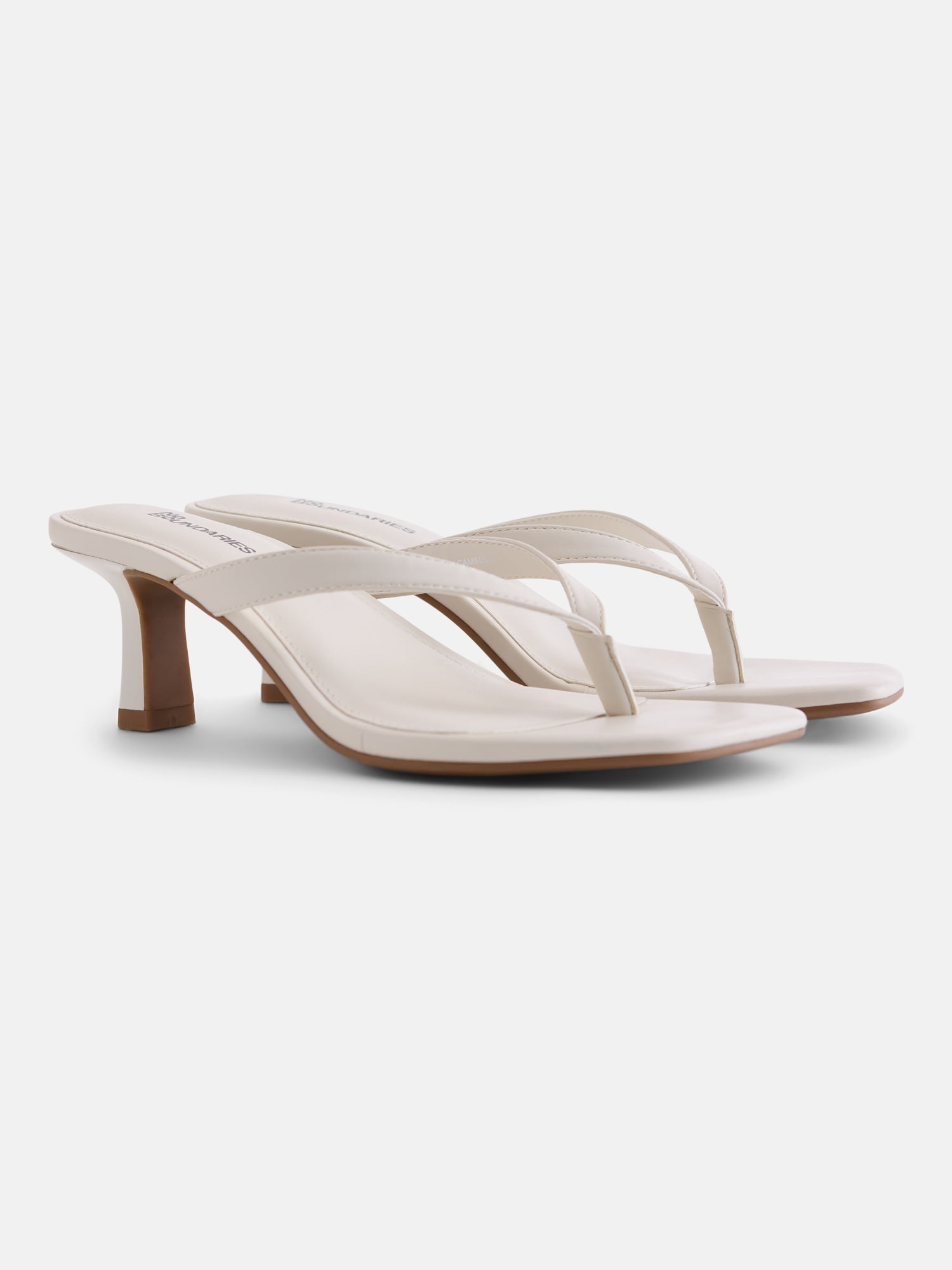 No Boundaries Women's Kitten Heel Thong Sandals