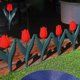 thumbnail image 4 of Bordes de cerca de jardín de plástico | Borde decorativo de estacas para césped, macizos y patio | Diseño de tulipán | Material plástico resistente al clima | Modular y fácil de instalar | 29x15cm, 4 of 6