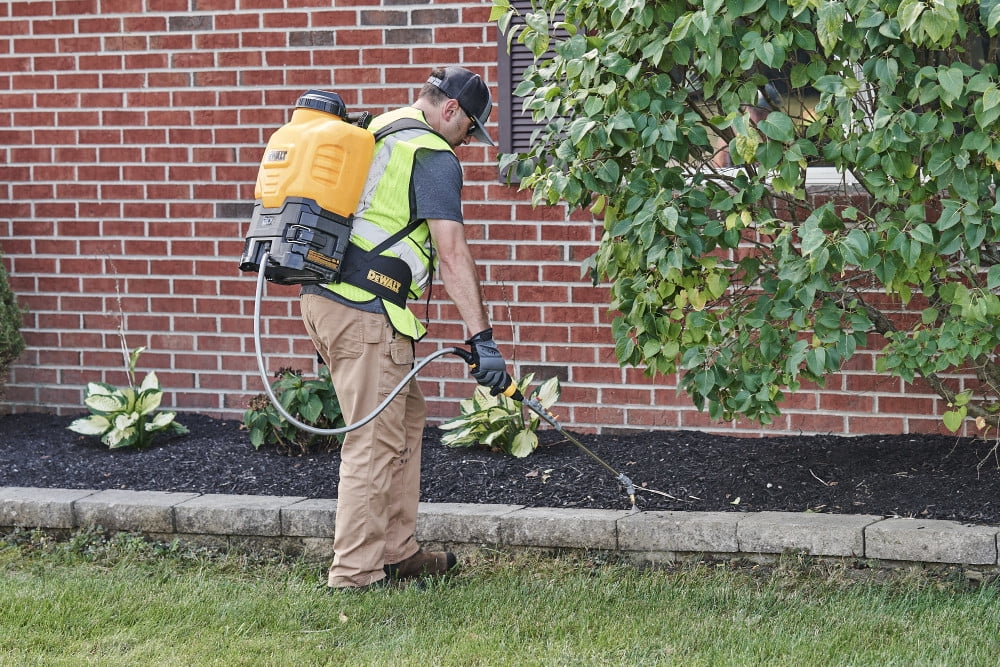 Dewalt - Brandclub - Dewalt 20V Backpack Sprayer Kit 4 Gallon