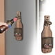 thumbnail image 1 of Abridor de botellas de madera de pared con cesta de hierro forjado | Decoración rústica para cocina y bar | Fácil instalación | Construcción en madera natural y hierro, 1 of 9