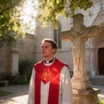 thumbnail image 4 of KALLORY Roja Reversible Con Bordado De Cruz Para Iglesia Y Ceremonias, 4 of 7