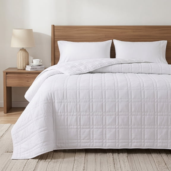 BDEUS Full/Queen Quilt, Lightweight Microfiber Quilt Bedspread, Soft Quilted Coverlet for All Season Use, Grid Quilting, White