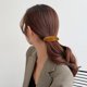 thumbnail image 4 of Pinzas para el cabello Beauty Bend para estilizar la sección | Pinzas para el cabello con pico de pato para mujeres y niñasmarrón amarillento, 4 of 5