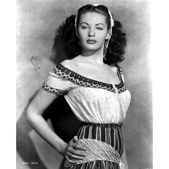 A portrait of Yvonne de Carlo Photo Print (8 x 10)