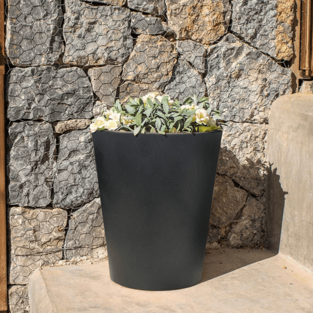 Ecobo Maceta de 54,1 cm de Alto | Ecológica, Duradera y Ligera | Para Uso en Interiores y Exteriores, Resistente a la Intemperie, Diseño Contemporáneo de Artesanos Brasileños - Negro Jaspeado