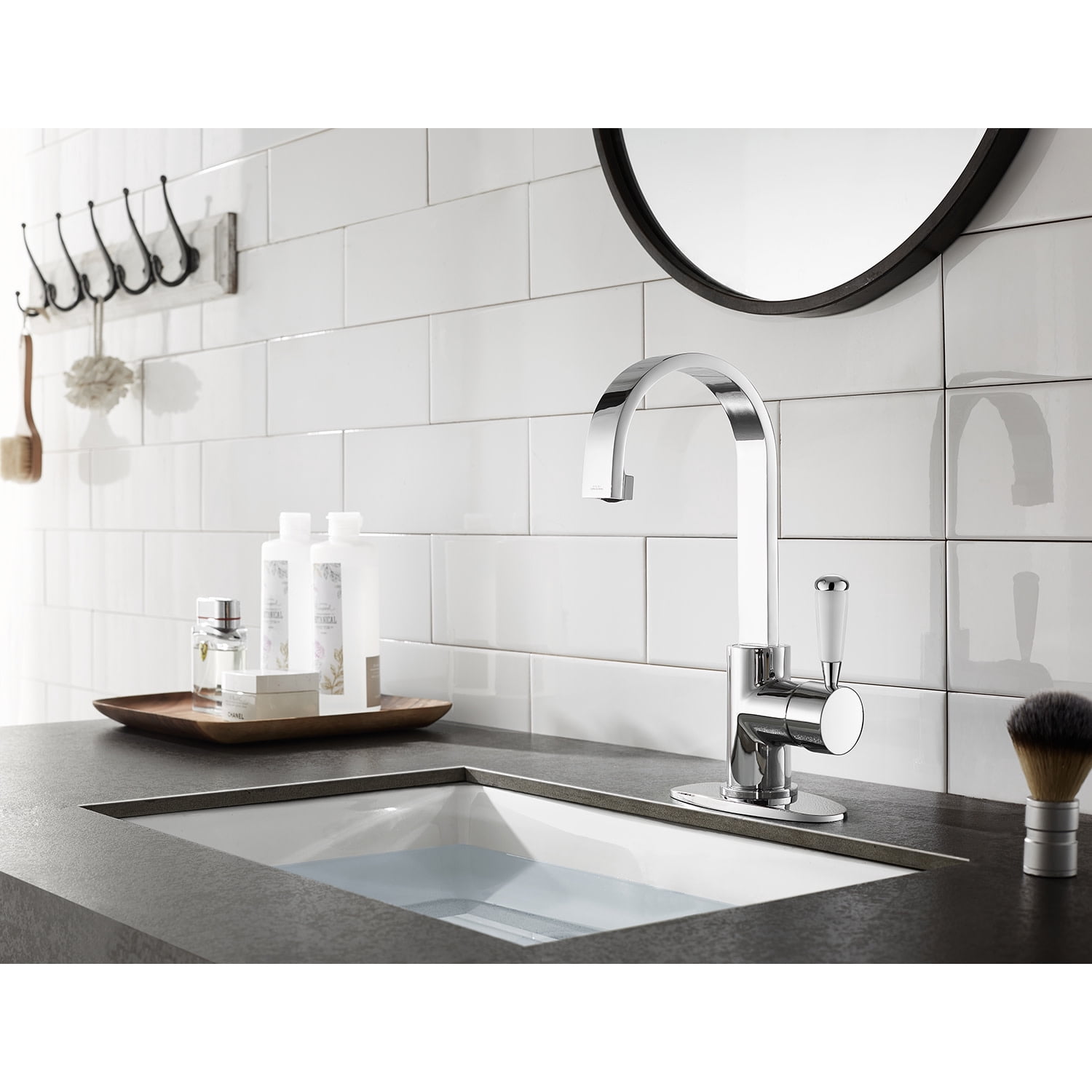 Fauceture LS8211DPL Paris Single-Handle Bathroom Faucet with Deck Plate & Drain, Polished Chrome