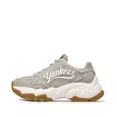 thumbnail image 1 of MLB BigBall Chunky Cursive New York Yankees Gris Chaussures de Course Unisexes, 1 of 5