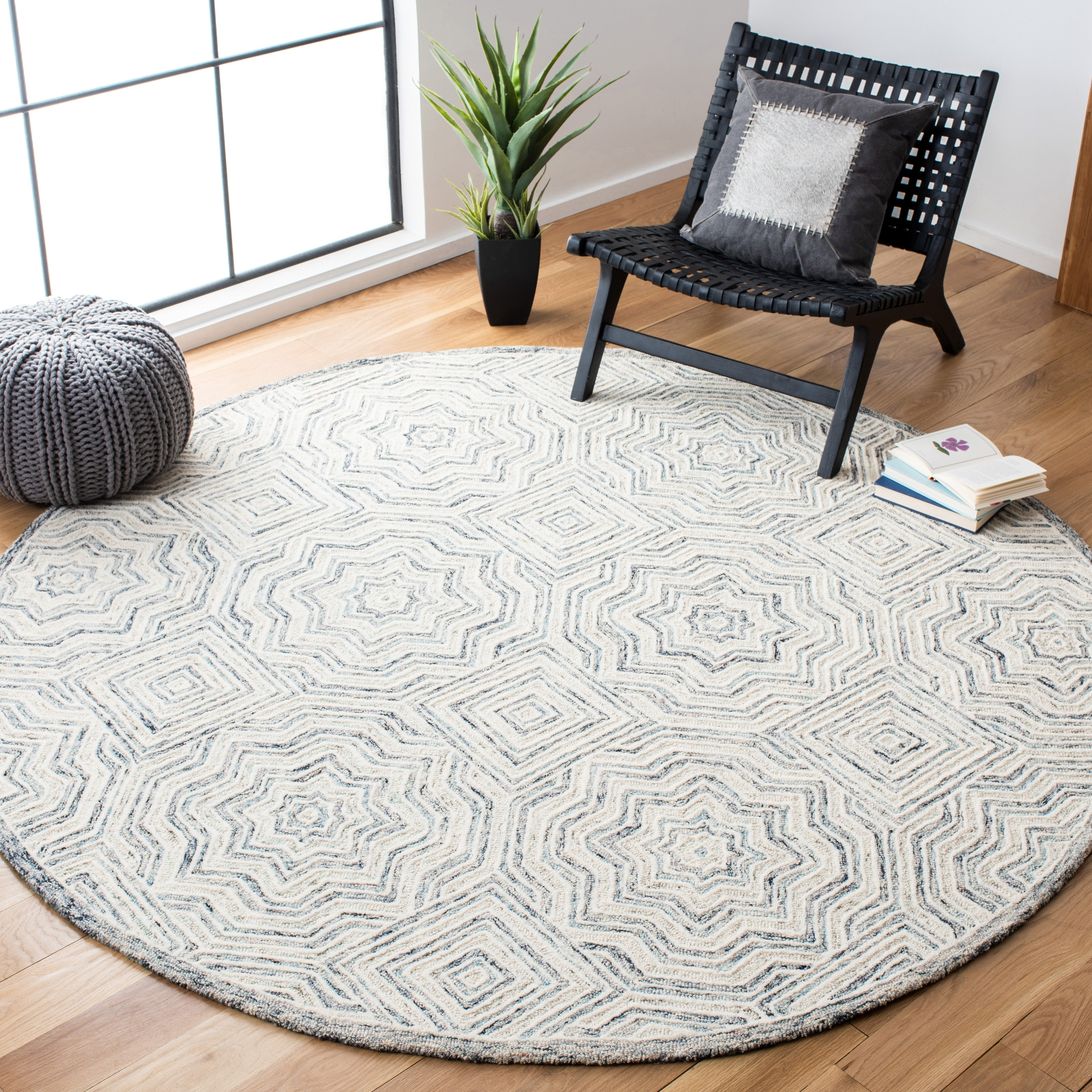 SAFAVIEH Capri Layla Geometric Wool Area Rug, Beige/Blue, 7' x 7' Round